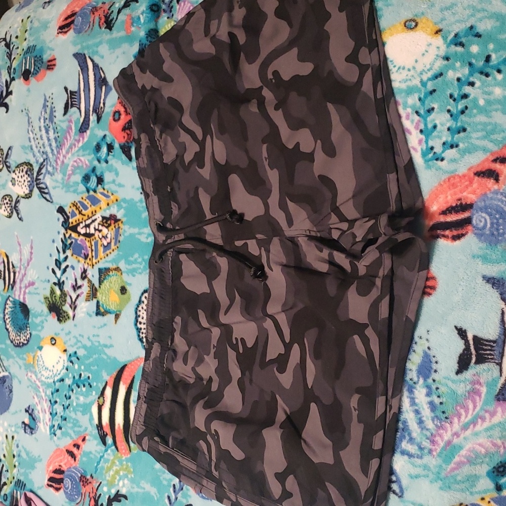 Vineyard Vines performance shorts